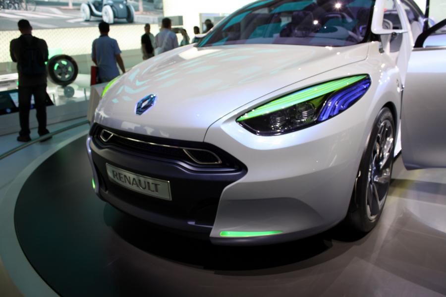  Renault Fluence Z.E. Concept 2009 года  (фото 21 из 103)